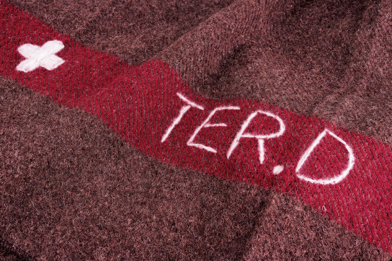 Schweizer Wolldecke - 200 x 140 cm03