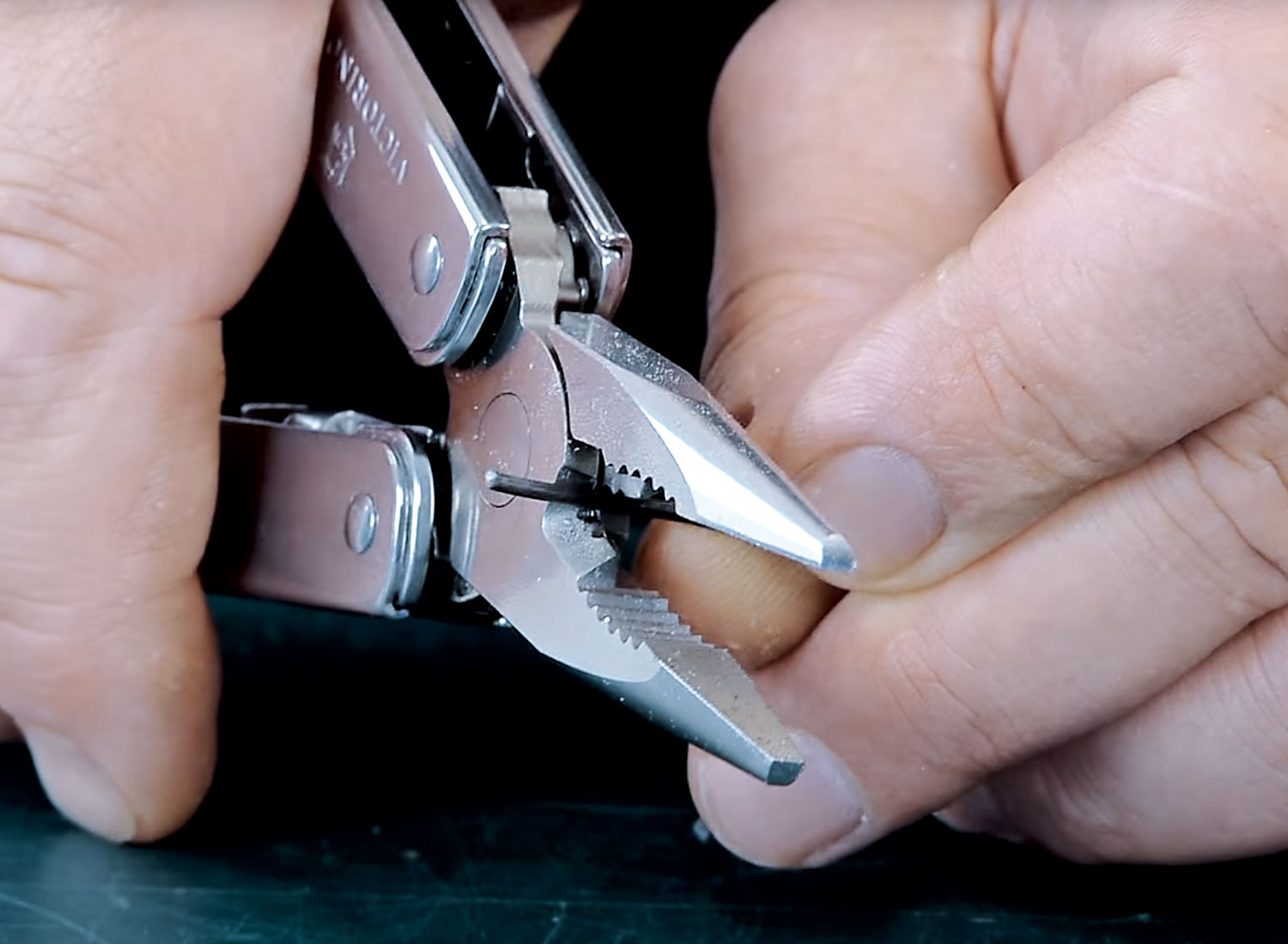 Victorinox Swiss Tool Multifunktionswerkzeug inkl. Grteltasche aus Leder10