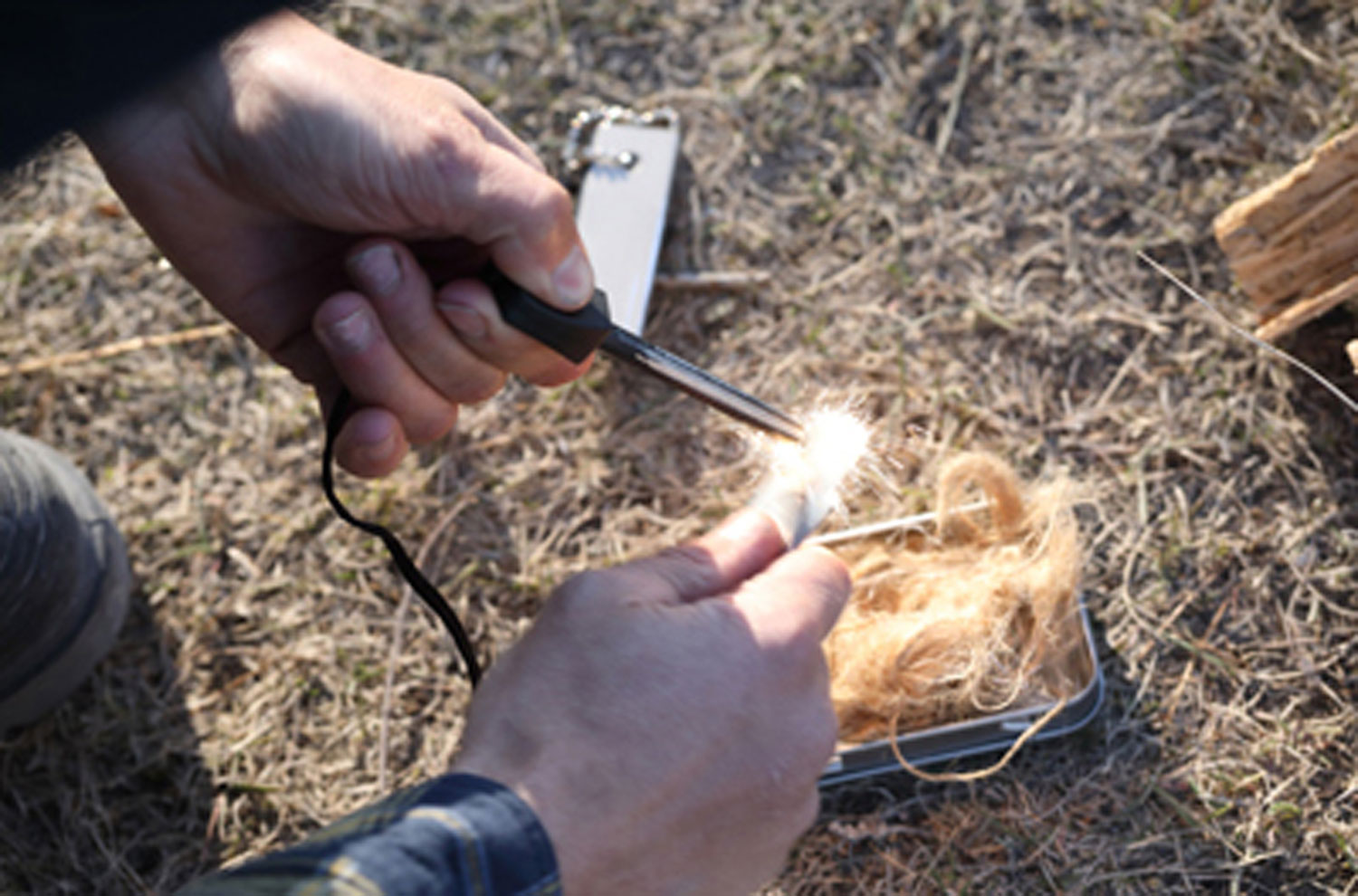 Coghlans Feuerstarterset Fire in a box02