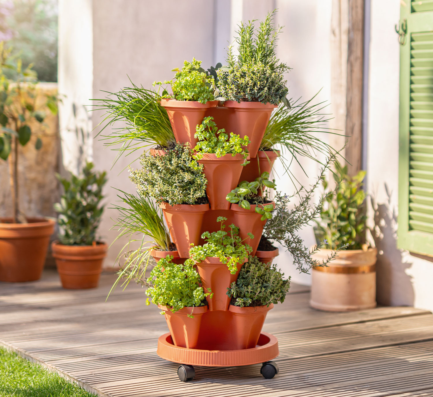 Stapelbares Pflanzsystem mit Tray und Rollen