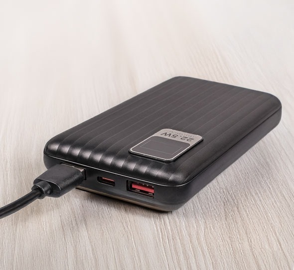 Powerbank 10.000 mAh mit integriertem USB-C-Ladekabel