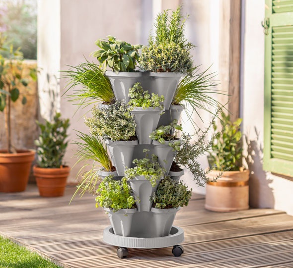 Stapelbares Pflanzsystem mit Tray und Rollen